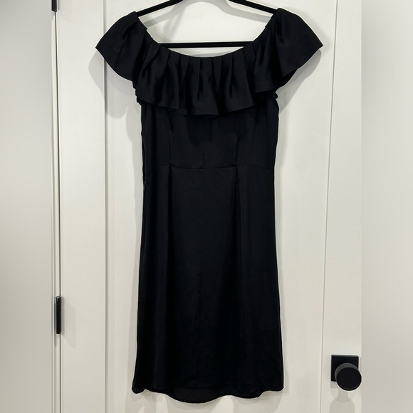 Banana Republic Mini Dress 100% Silk Ruffle Off The Shoulder Black 2 Feminine - Picture 3 of 8